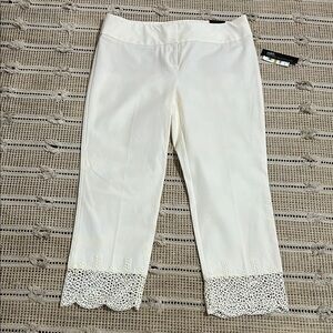 NWT 💎 Alfani White Cropped Pants with Broderie Anglaise